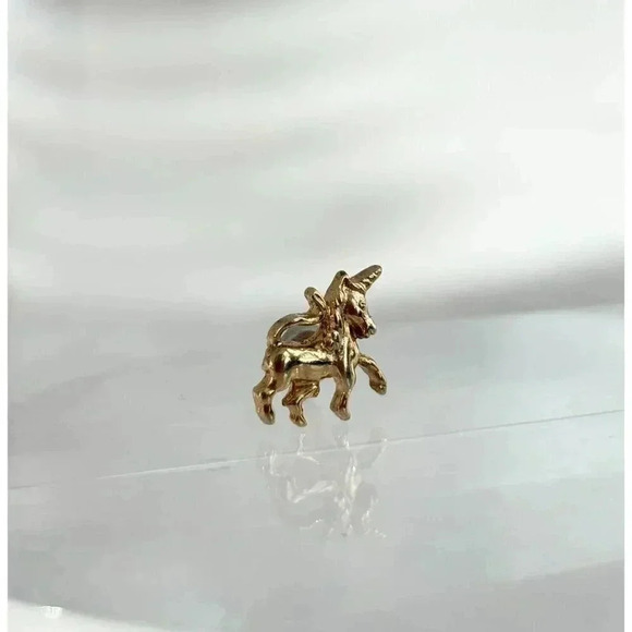 Vintage Gold Colored Dainty Unicorn Brooch Pin - Picture 6 of 8